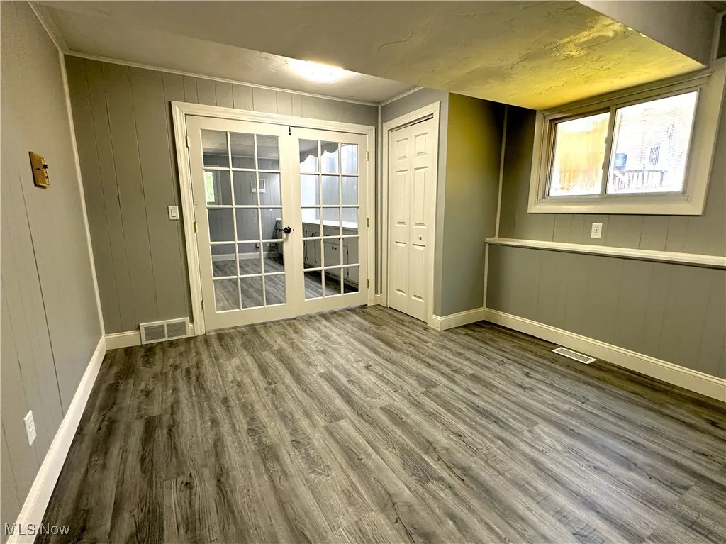 Gorgeous new flooring & fresh paint
