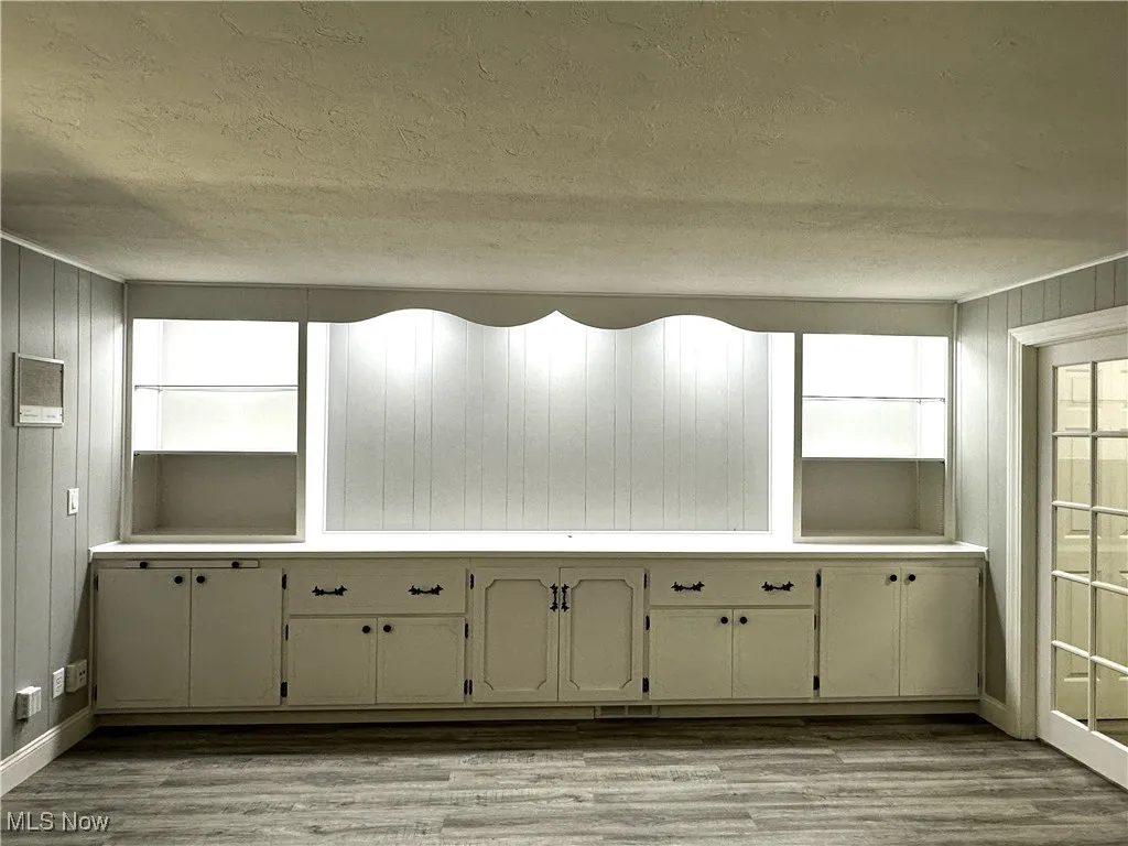Great space for a very large TV