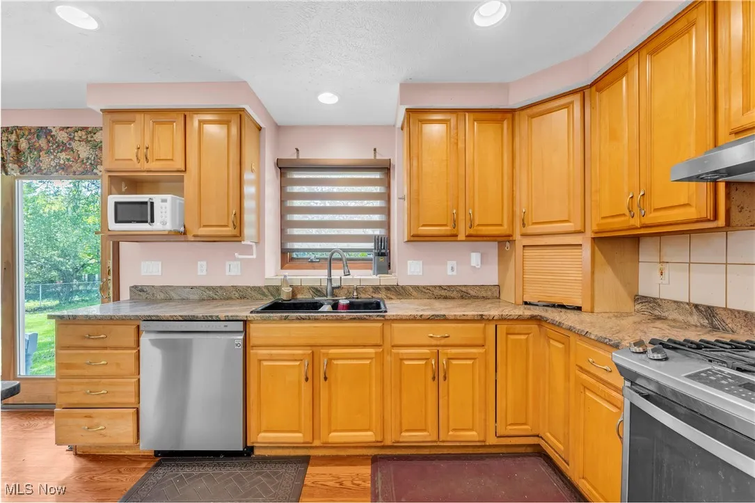 Cabinets galor  - keep everything right at your finger tips
