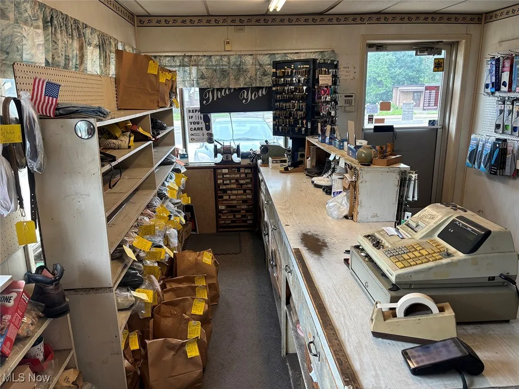 Miscellaneous room with a workshop area