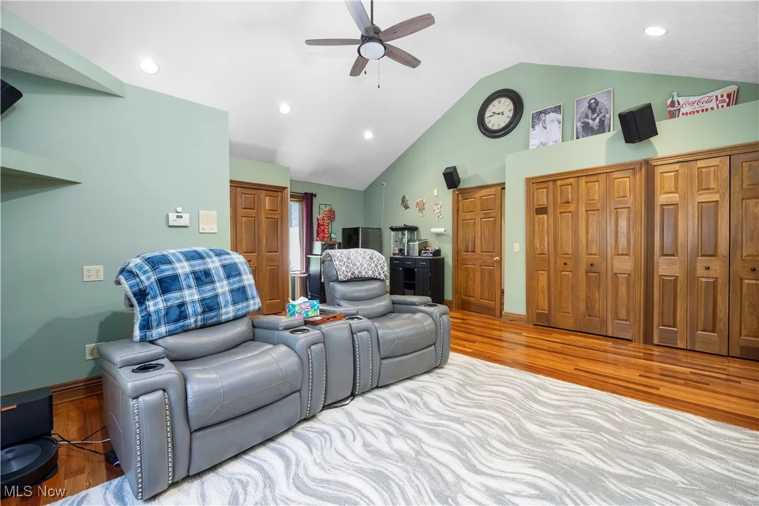Living/media/flex room