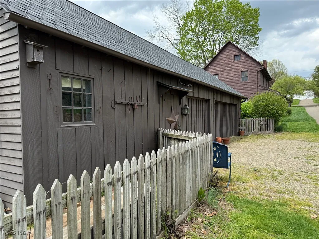 3 stall garage
