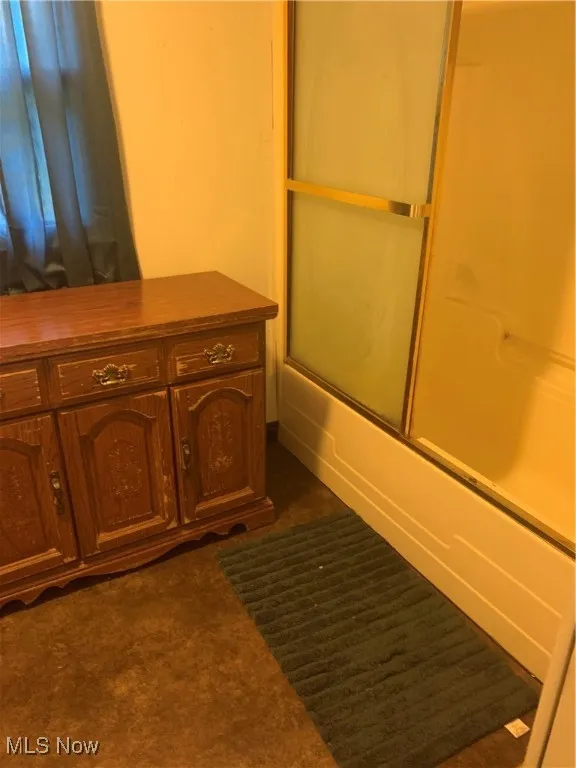 Full bathroom with enclosed tub / shower combo