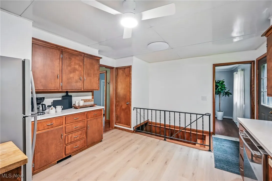 To the right showing entrance to dining area