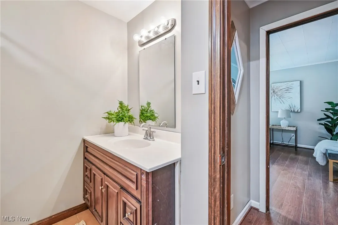 Sink area in full bath