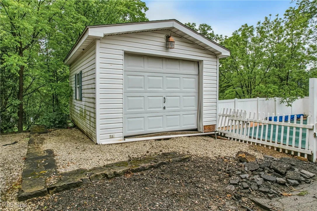 Large shred( 1 car garage) for storage