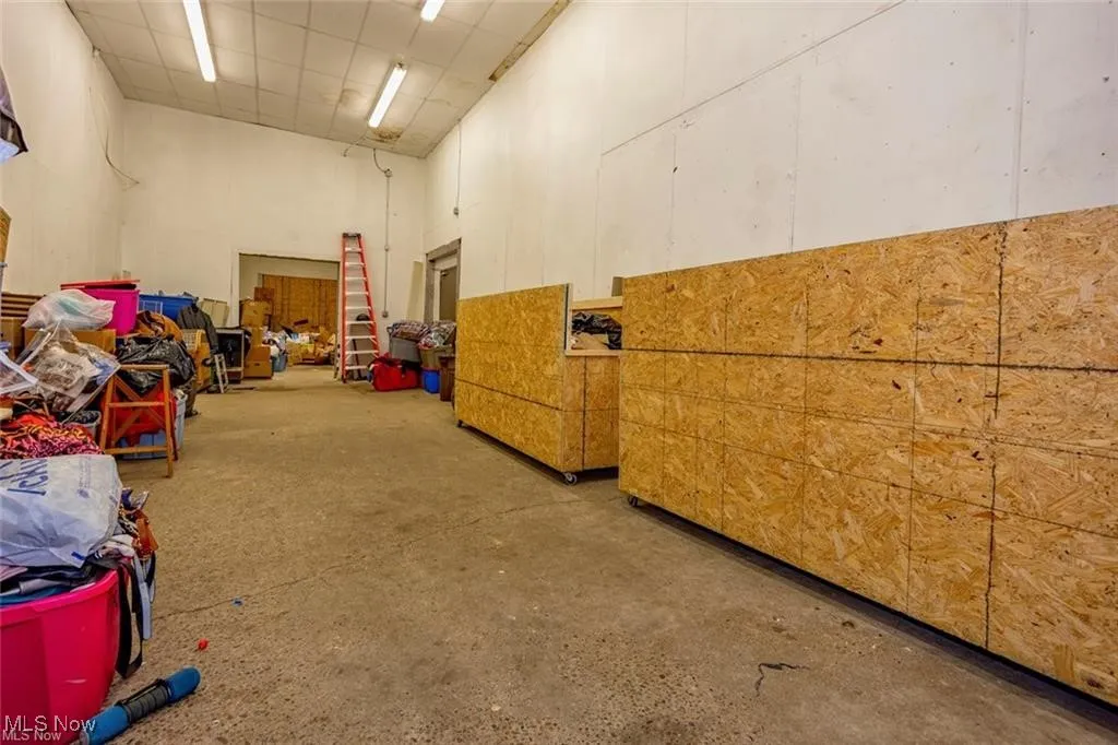 Miscellaneous room featuring concrete floors and a towering ceiling