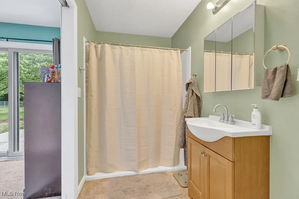 First floor ensuite bathroom
