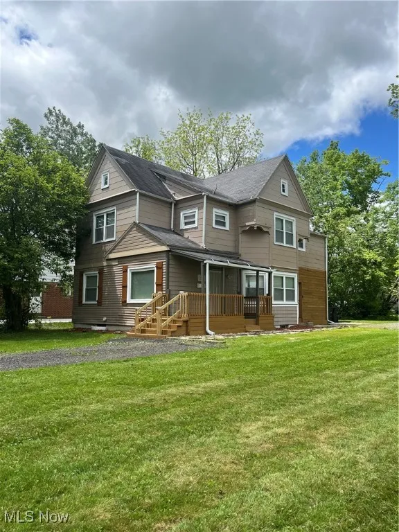 View of front of house featuring a front lawn