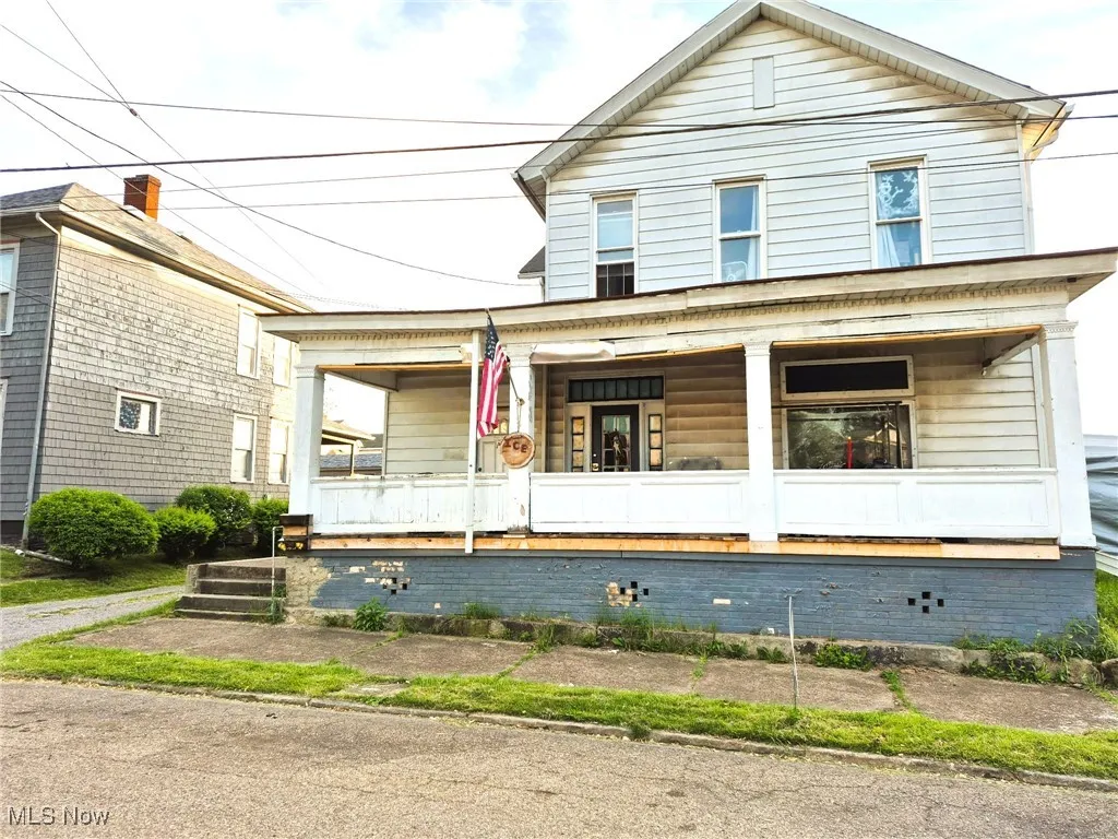View of front of house featuring a porch