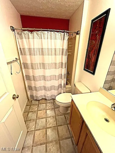 Bathroom with a textured wall