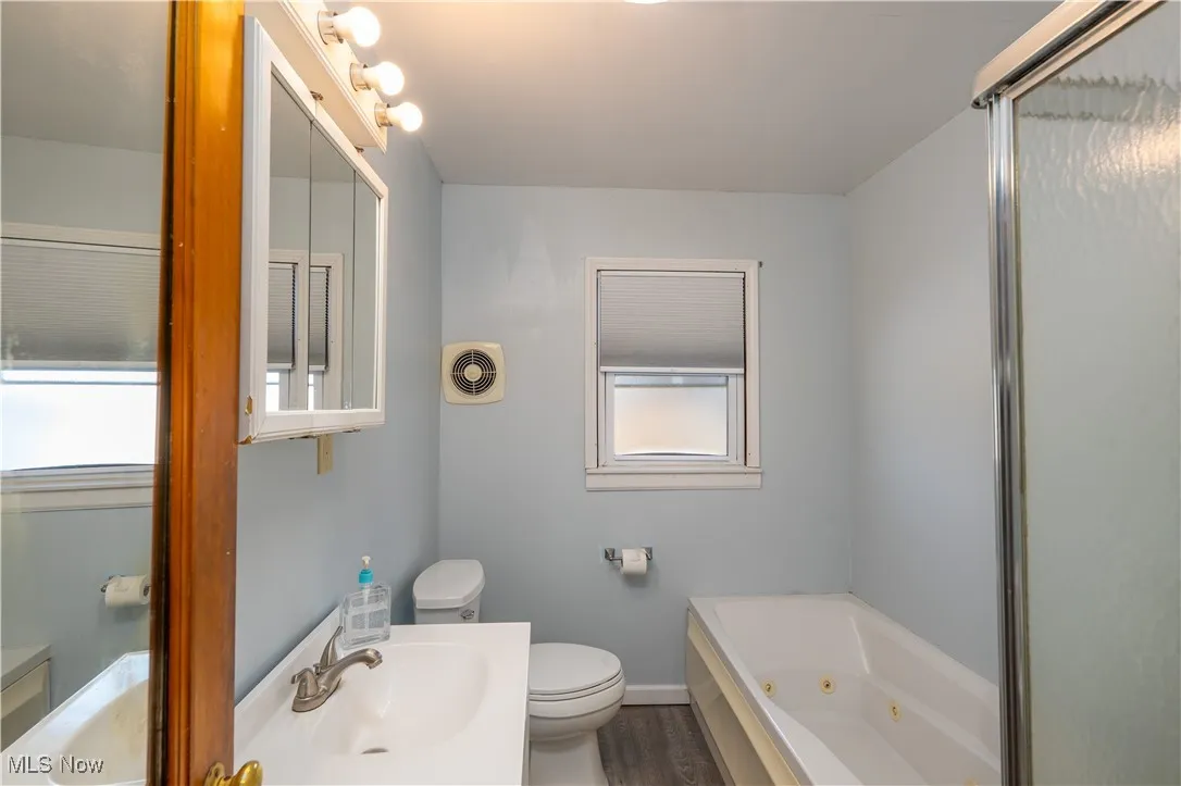 Full bath area