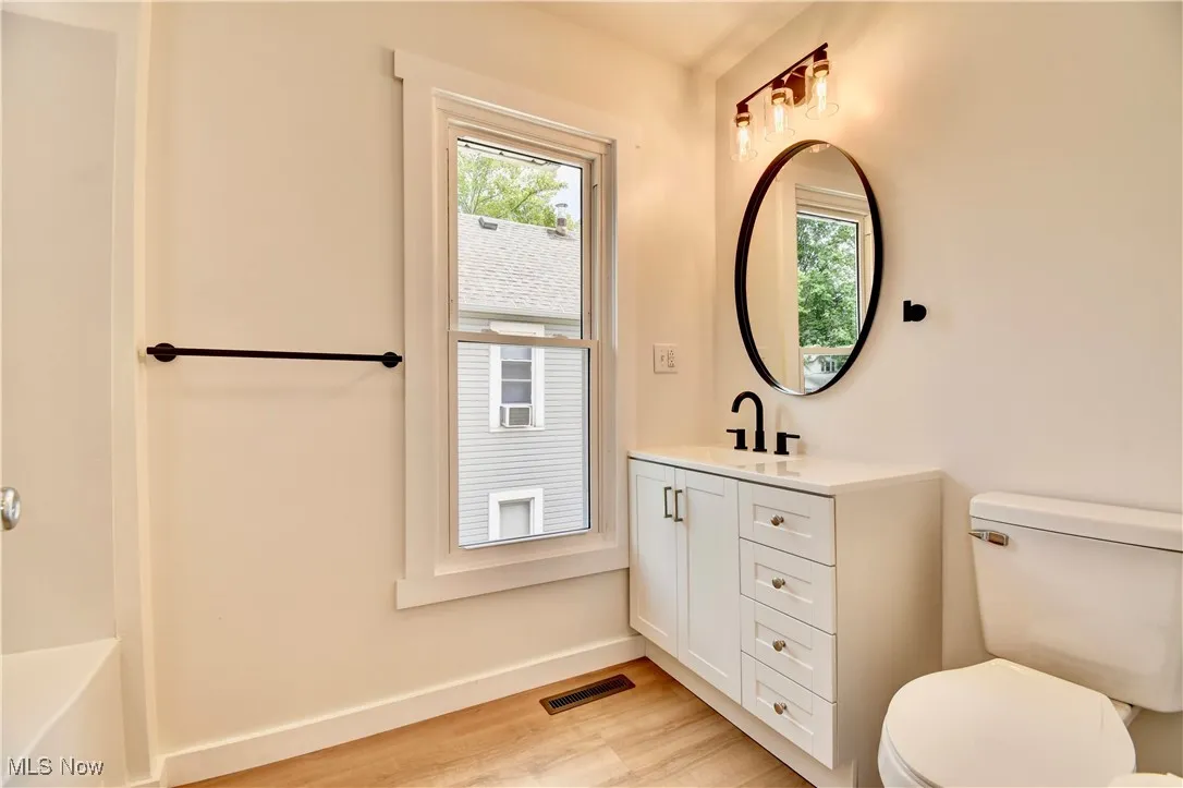Upper Full bath