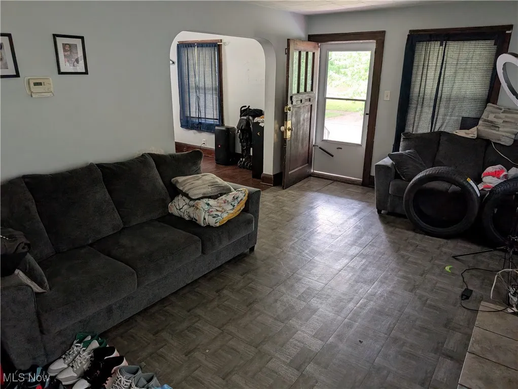 Living room with arched walkways and baseboards