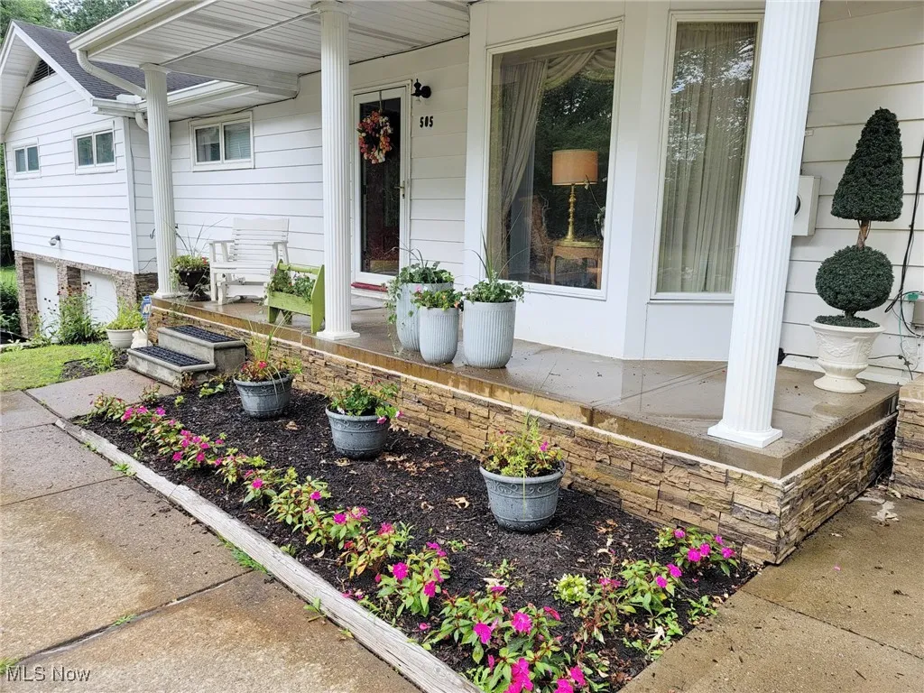 Doorway to property with a porch