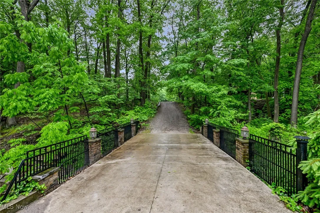 5016 E Pleasant Valley Road, Independence, Ohio 44131,MLS Now Listing ID