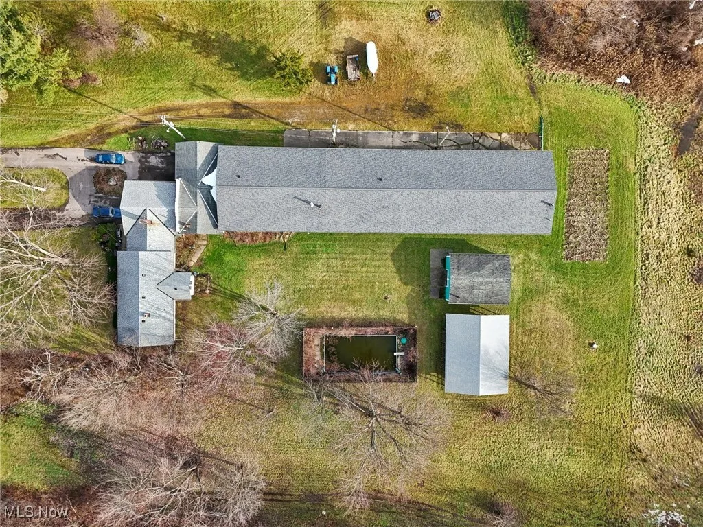 Birds eye view of property