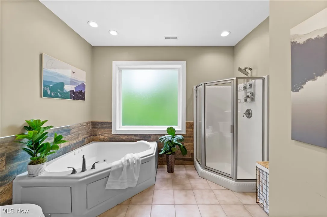 2nd floor primary bathroom