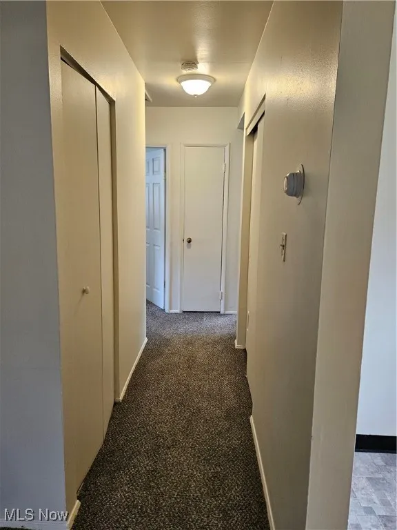3033 (3 Bedroom) - Hallway