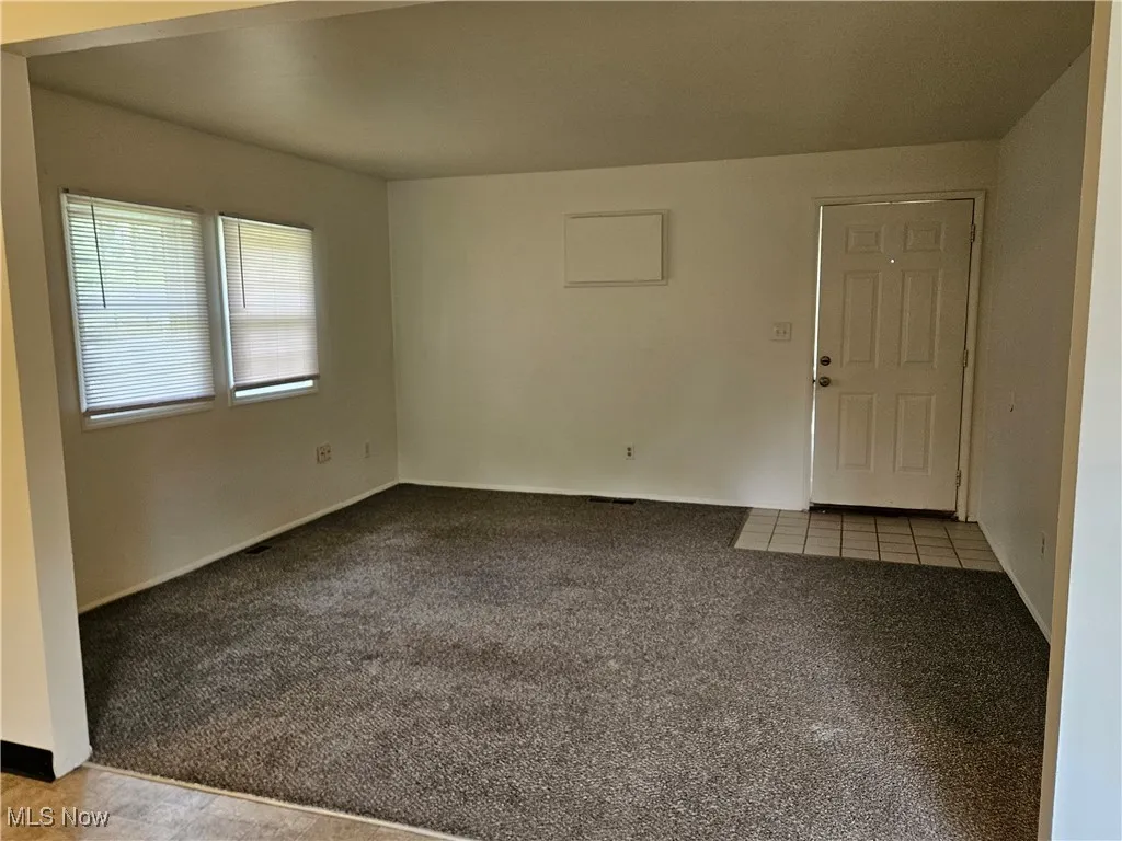 3033 (3 Bedroom) - Living Room