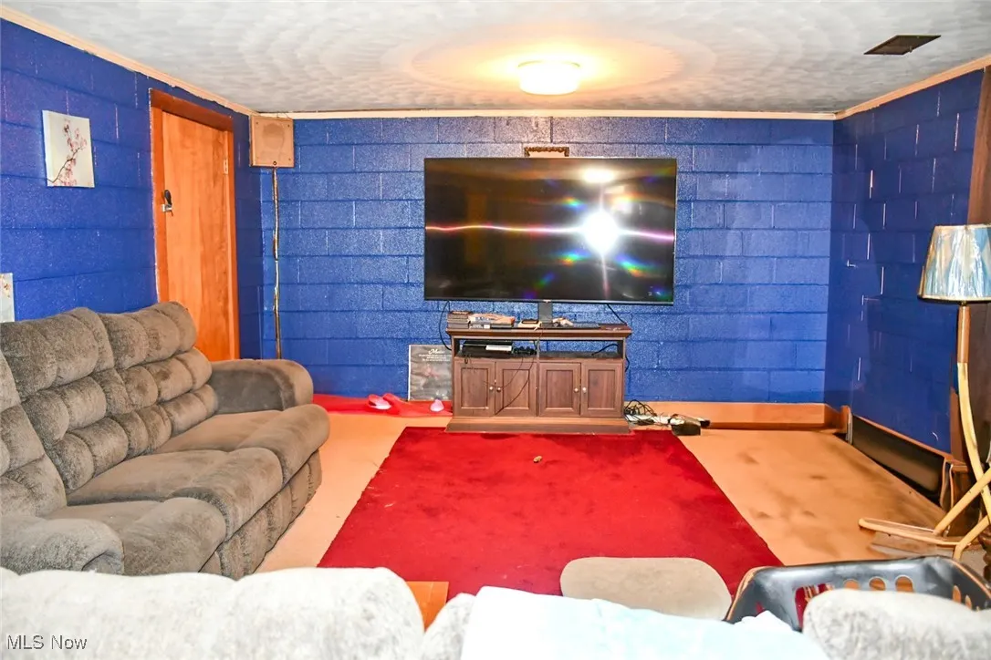 Living room with crown molding