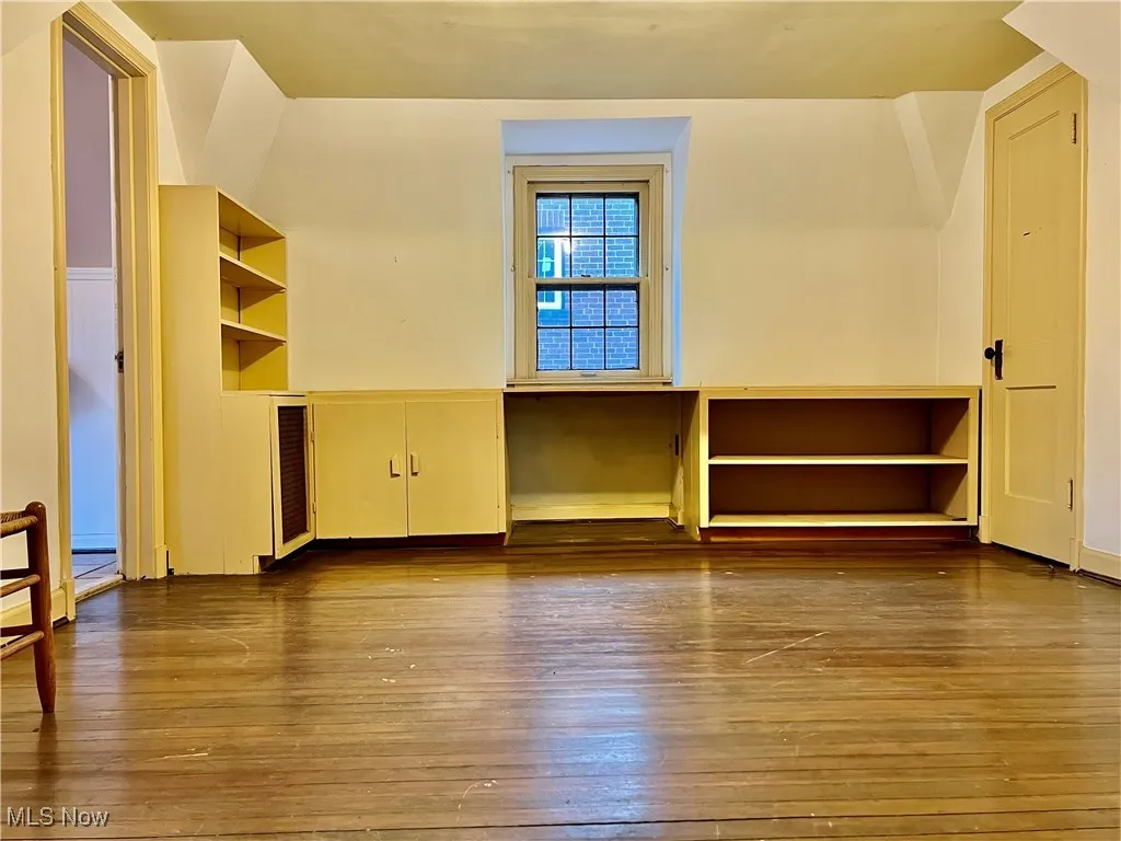3rd floor bedroom - 5