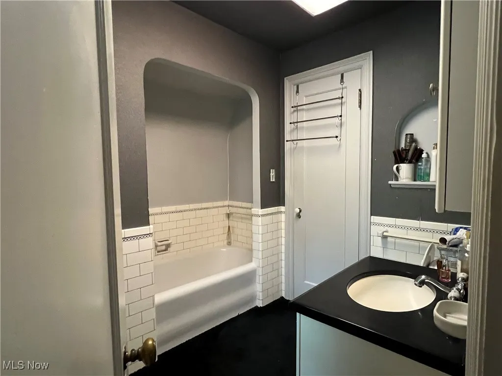Primary Bathroom - access from Primary bedroom and hall