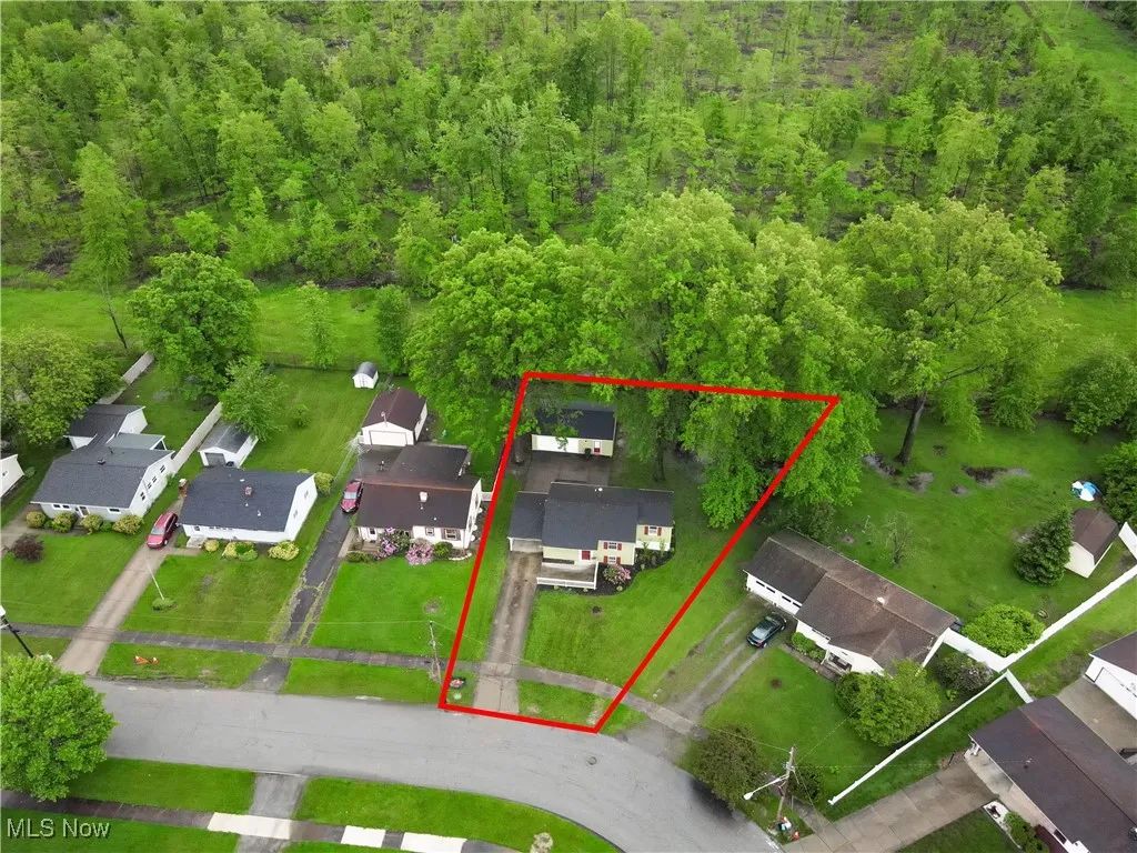Aerial view of property's location featuring property parcel outlined