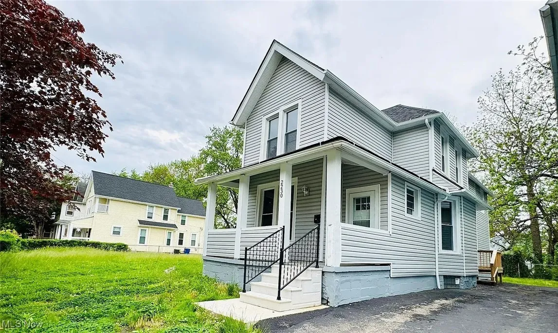 View of front of home featuring a porch