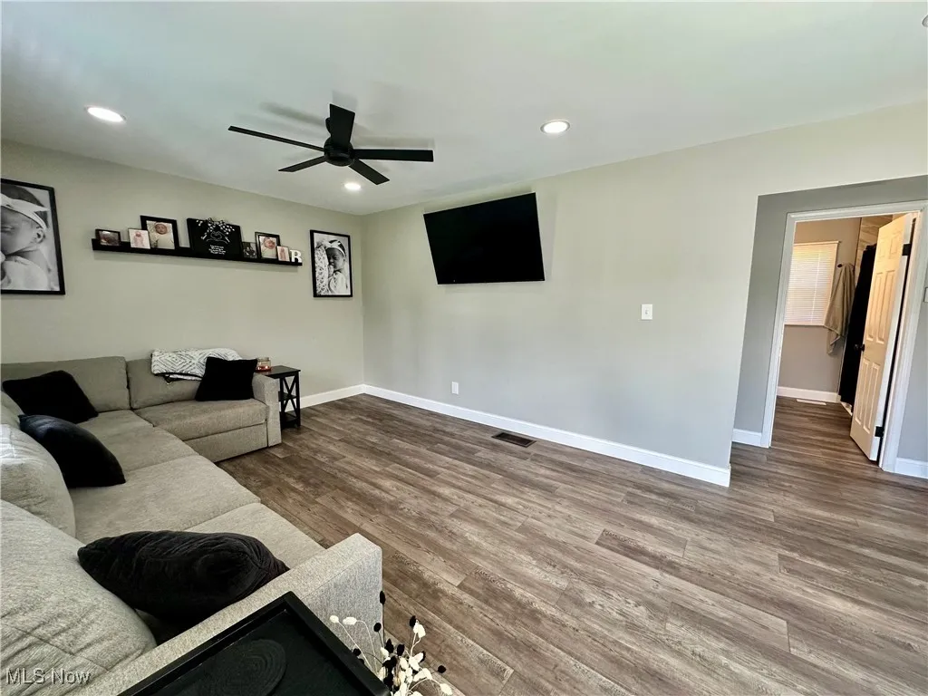 Living area featuring wood finished floors, recessed lighting, and ceiling fan