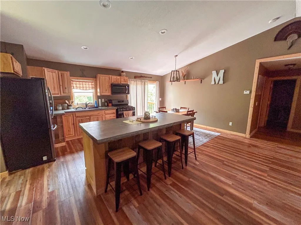 Kitchen with center island
