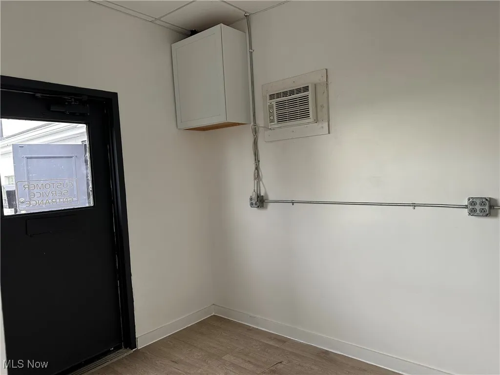 Larger building office. New floors,Air,baseboards,