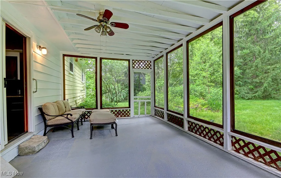 Sunroom / solarium with ceiling fan