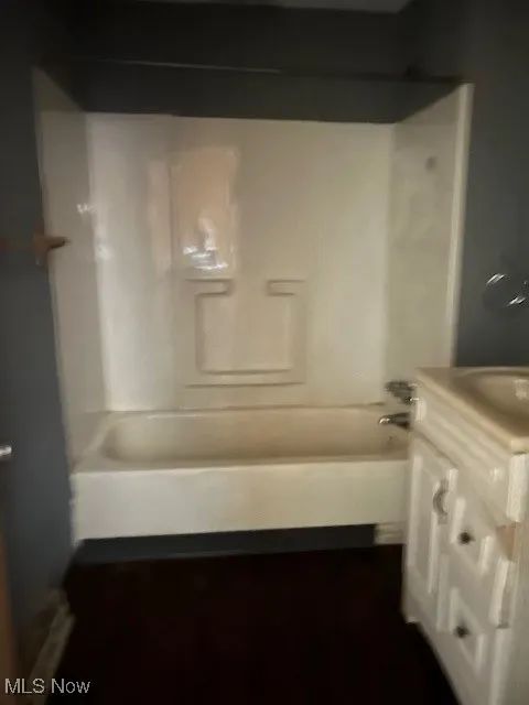 Full bath with shower / washtub combination and vanity