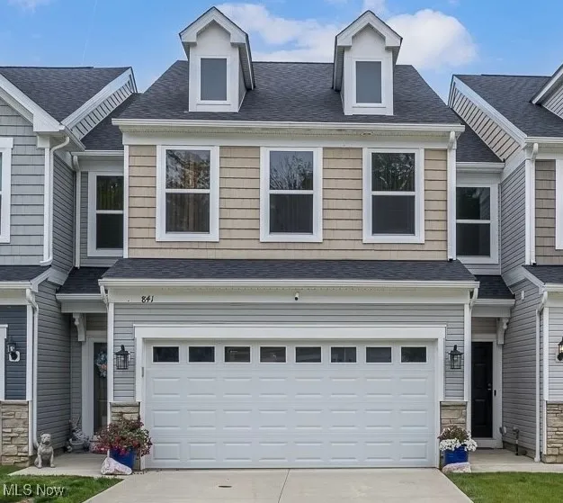 Welcome to 841 S Parkside in Westlake!