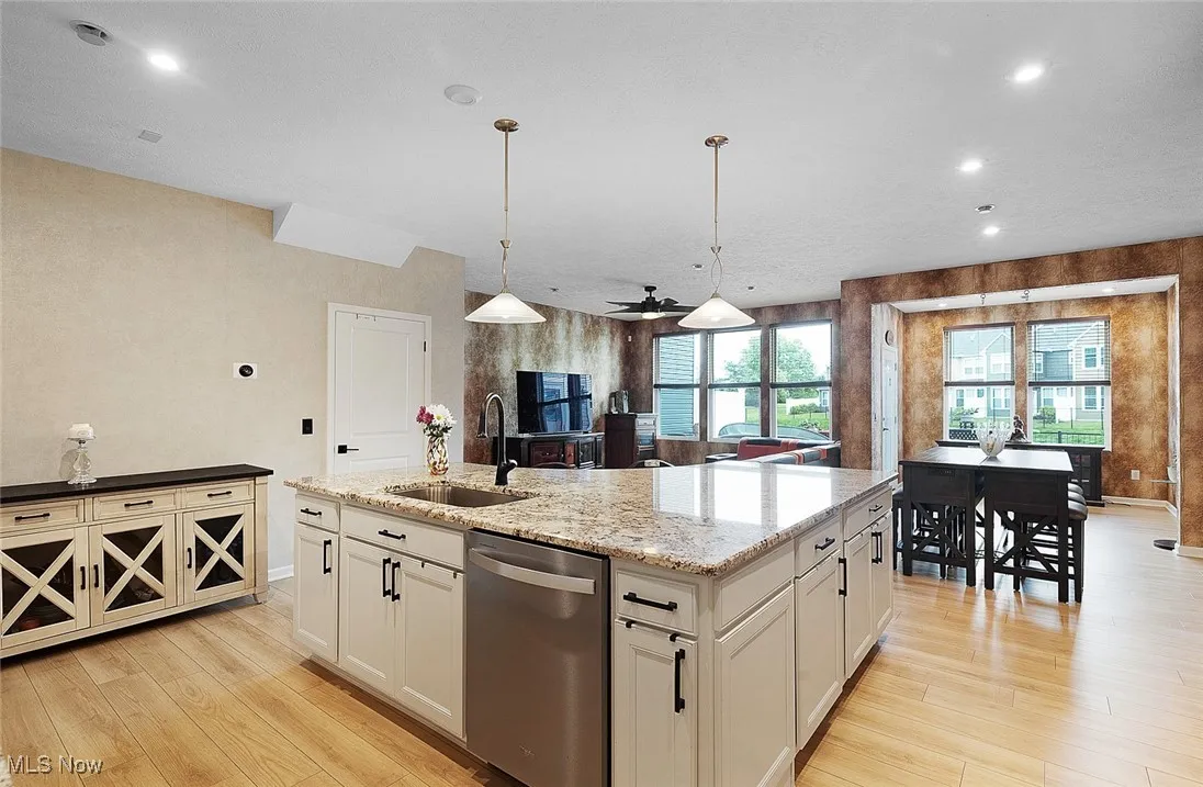 Gourmet kitchen with excellent upgrades!