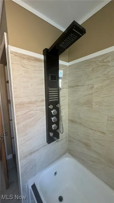 Full bath with tub / shower combination