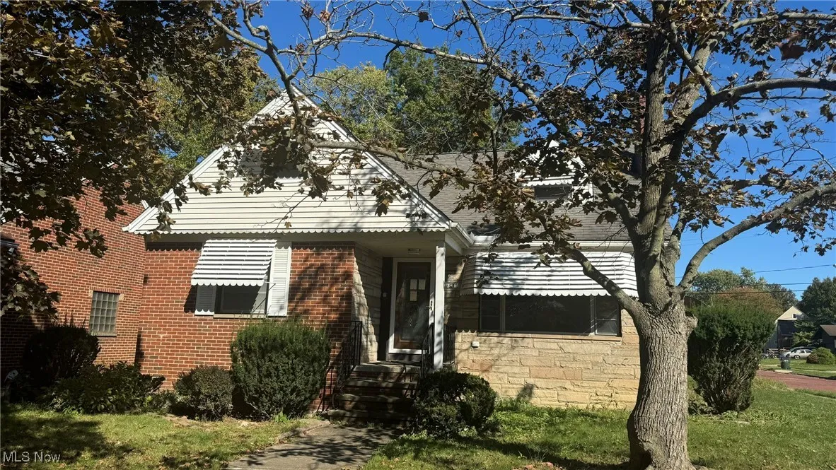 View of front of home featuring brick siding and a front lawn
