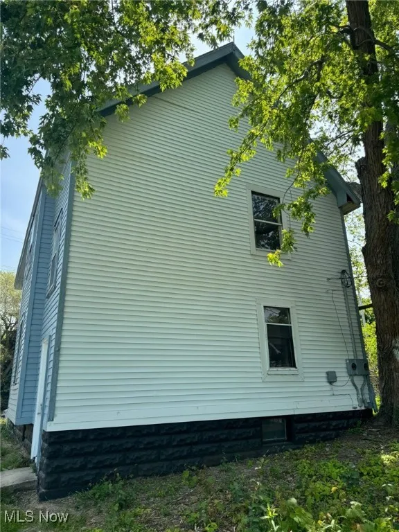 View of side of home