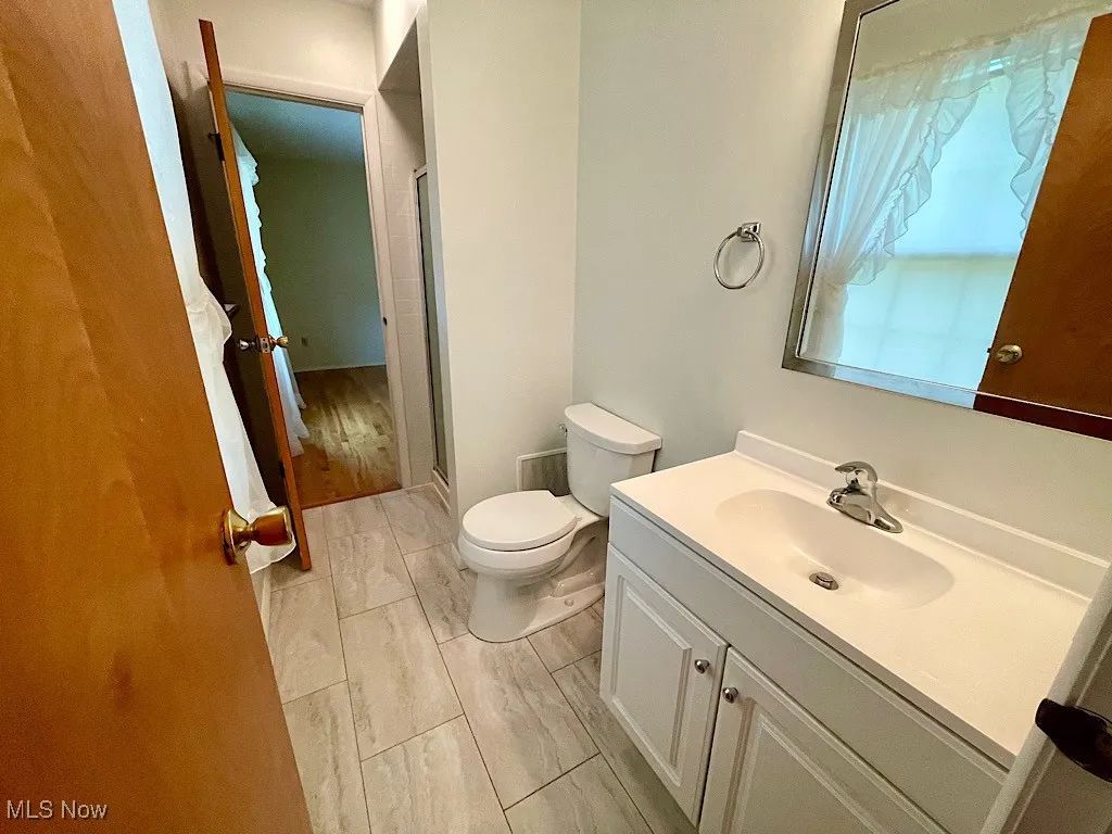 Jack and Jill full bath