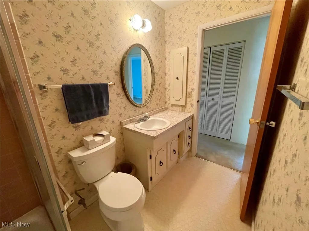 Second floor full primary bath