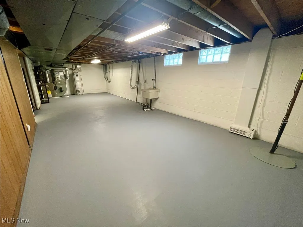 Basement - sink - laundry hook up