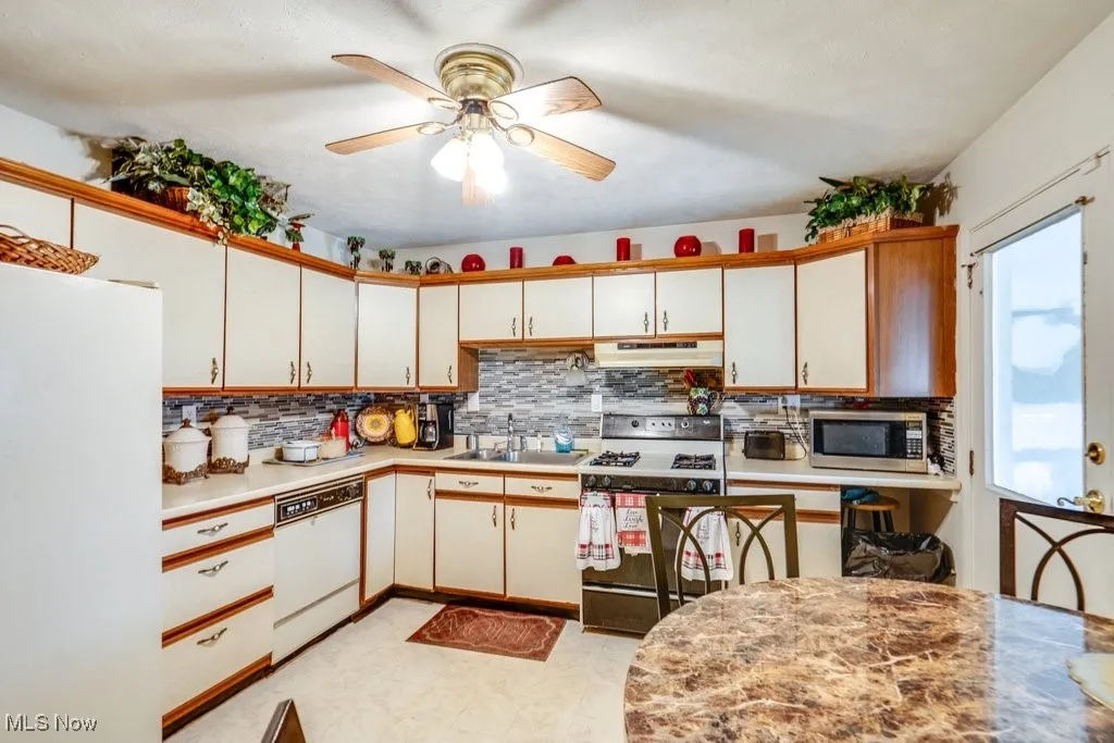 3908 Clinton Avenue, Lorain, Ohio,MLS Now Listing ID