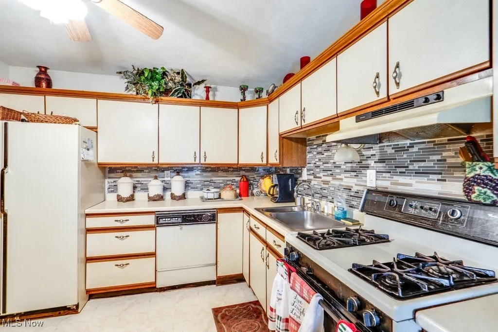 3908 Clinton Avenue, Lorain, Ohio,MLS Now Listing ID