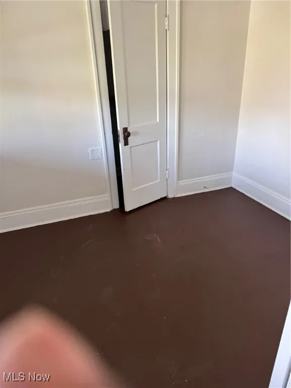 Empty room featuring baseboards