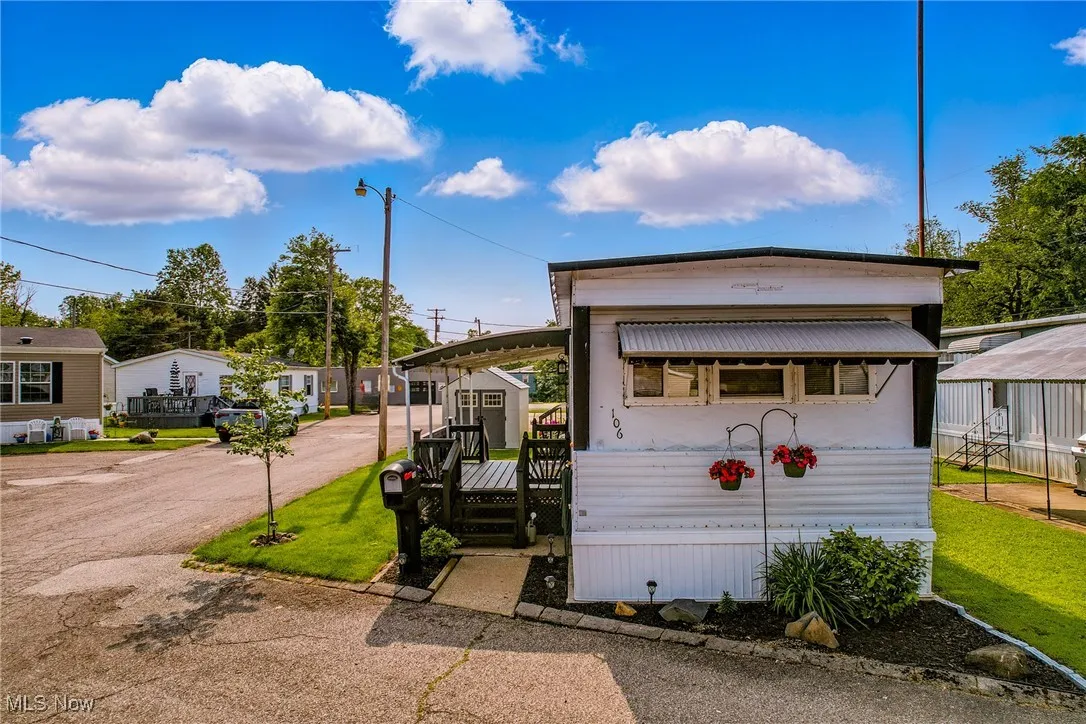 View of manufactured / mobile home