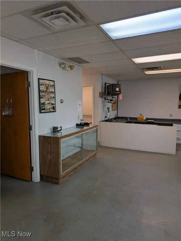 Welcome area with a drop ceiling