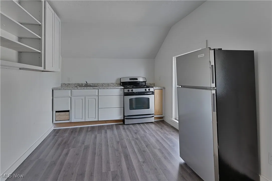 DUPLEX UPPER UNIT KITCHEN