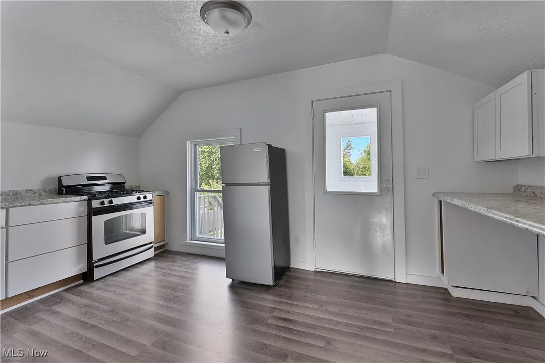 DUPLEX UPPER UNIT KITCHEN
