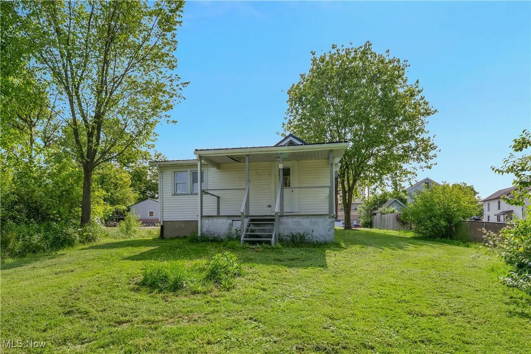 REAR HOUSE